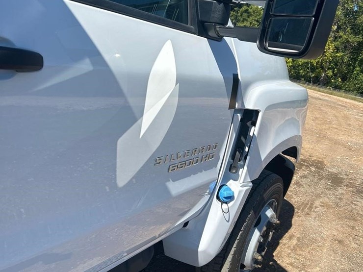 2023-chevrolet-silverado-6500hd-image-19