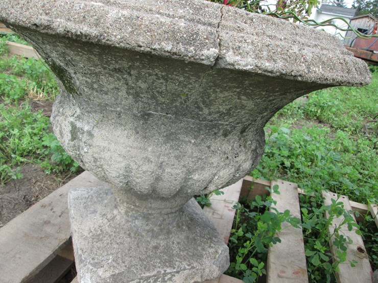 #5056-•-(2)-concrete-urns-image-5