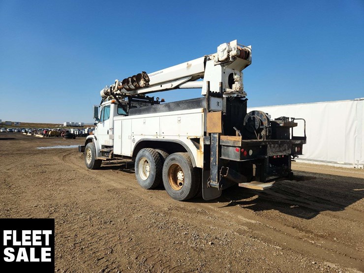 2001-freightliner-fl80-image-3