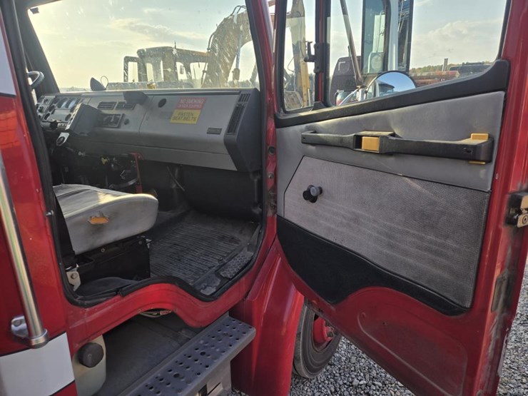 1997-freightliner-fl60-image-34
