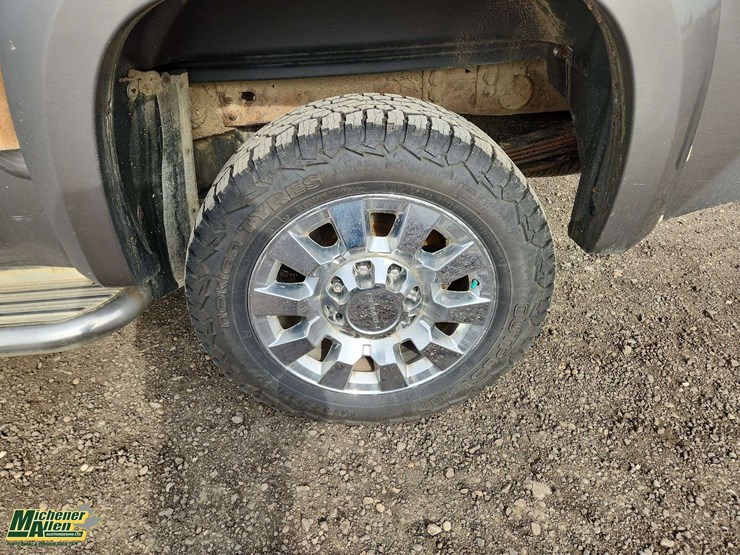 2012-gmc-sierra-2500hd-image-32