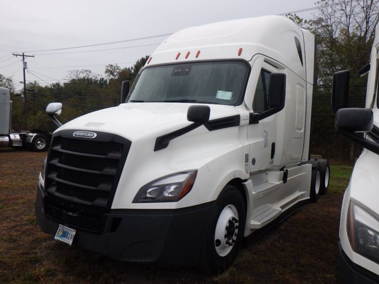 2021-freightliner-cascadia-126-image-1
