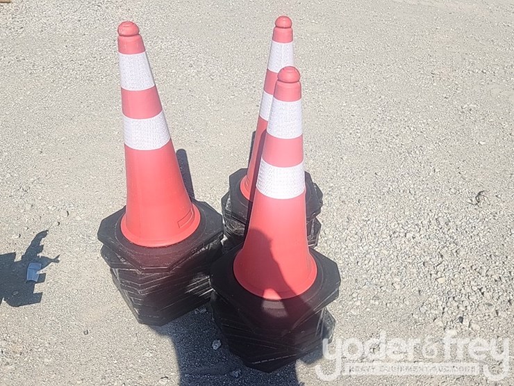 unused-2025-tpm-pe-reflective-traffic-cones-29”-height,-base-size-14”-x-14”-(50-of)-image-3