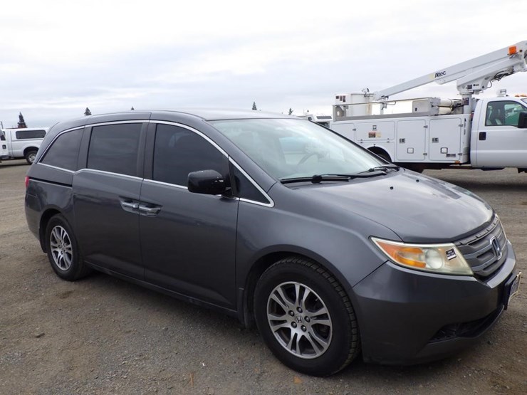 2013-honda-odyssey-image-2