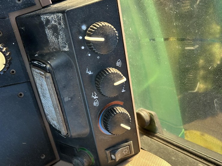 john-deere-6400-image-50