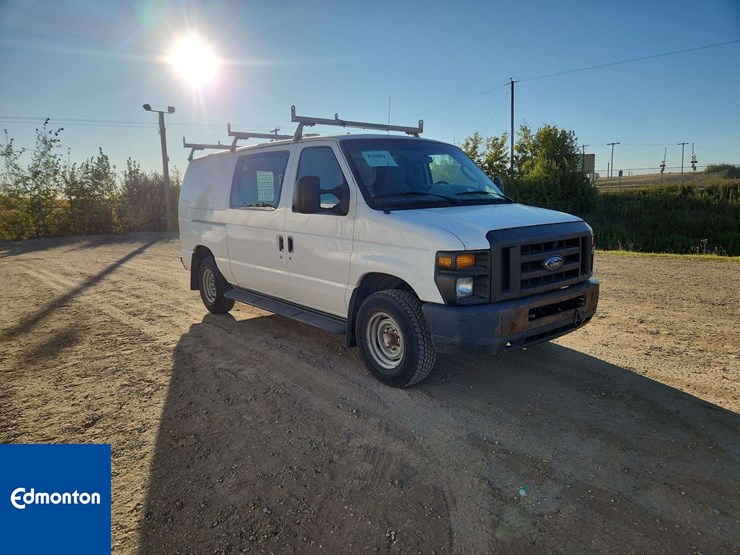 2012-ford-cargo-image-8