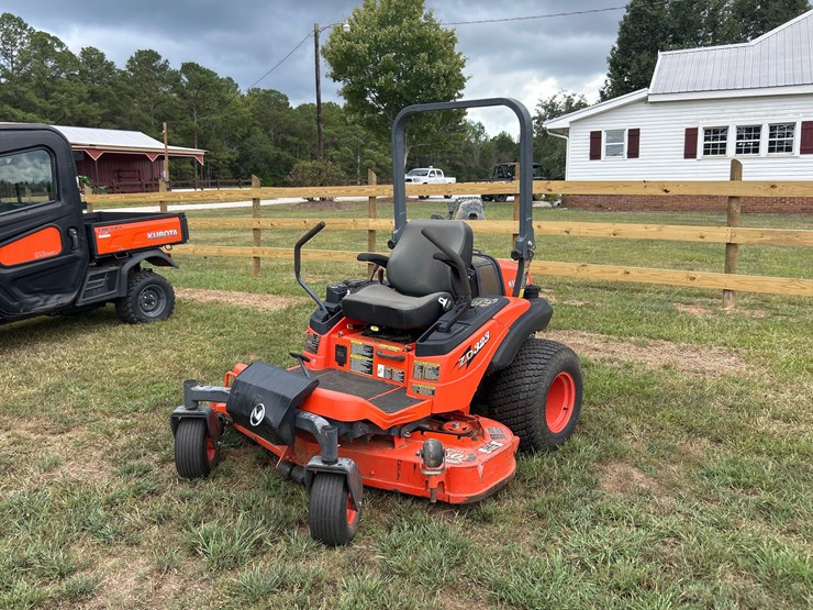 kubota-zd323-image-1