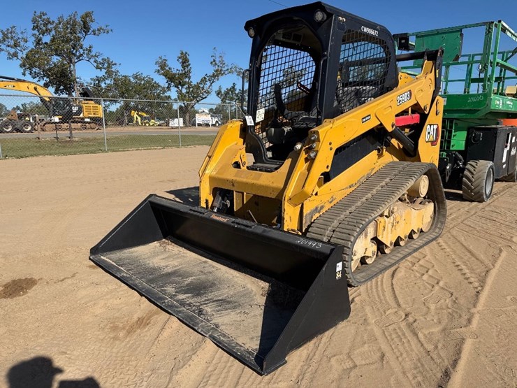 2020-caterpillar-259d3-image-2