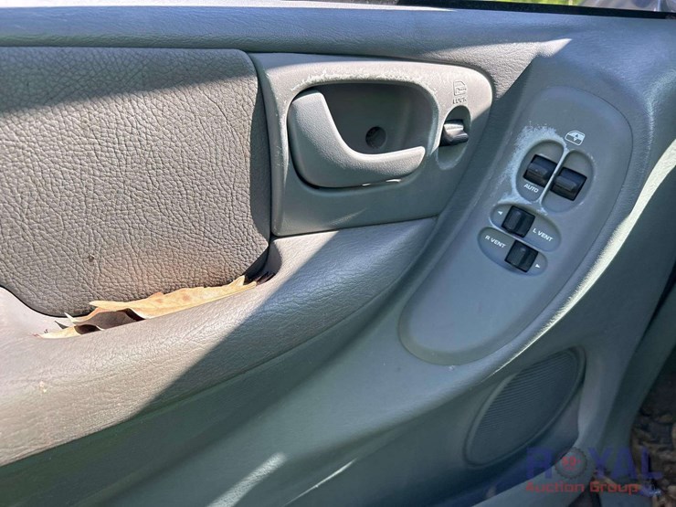 2005-dodge-caravan-image-10