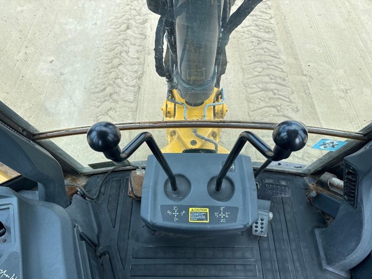 2018-deere-410l-image-30