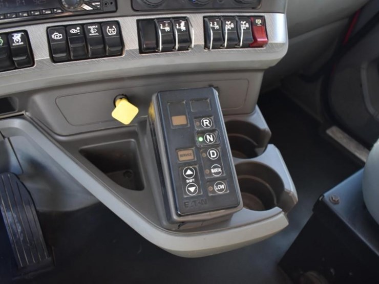 2018-kenworth-t880-image-28
