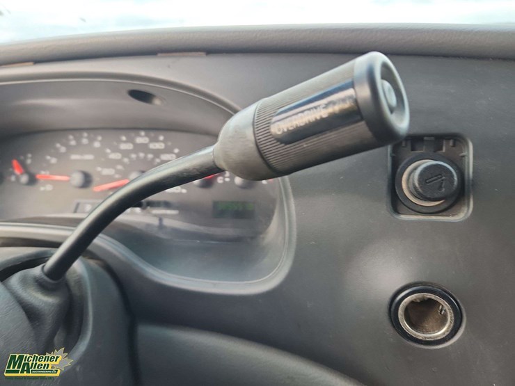2005-ford-cargo-image-14