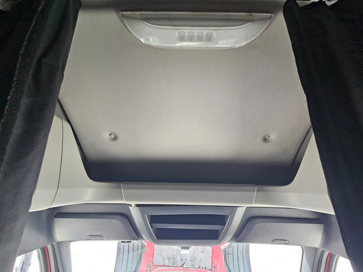2019-freightliner-cascadia-126-image-78
