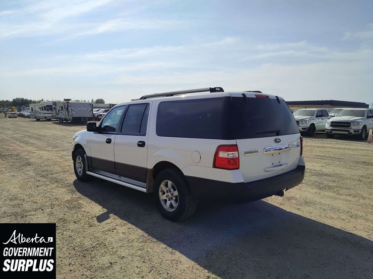 2011-ford-expedition-image-3