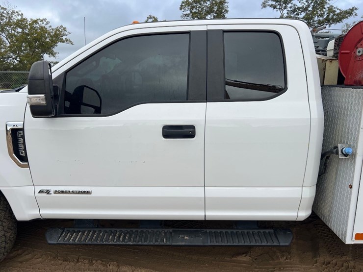2018-ford-f350-xl-image-10