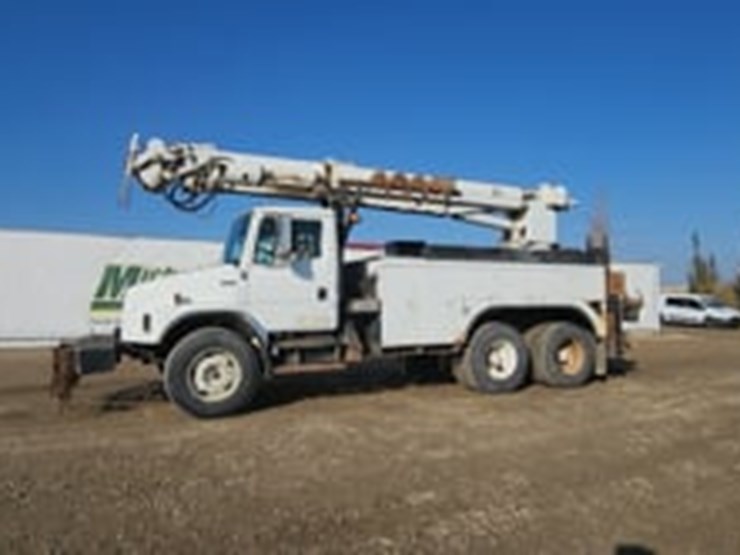 2001-freightliner-fl80-image-5