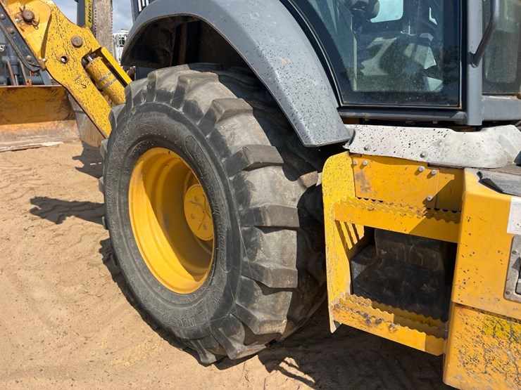 2018-deere-410l-image-29