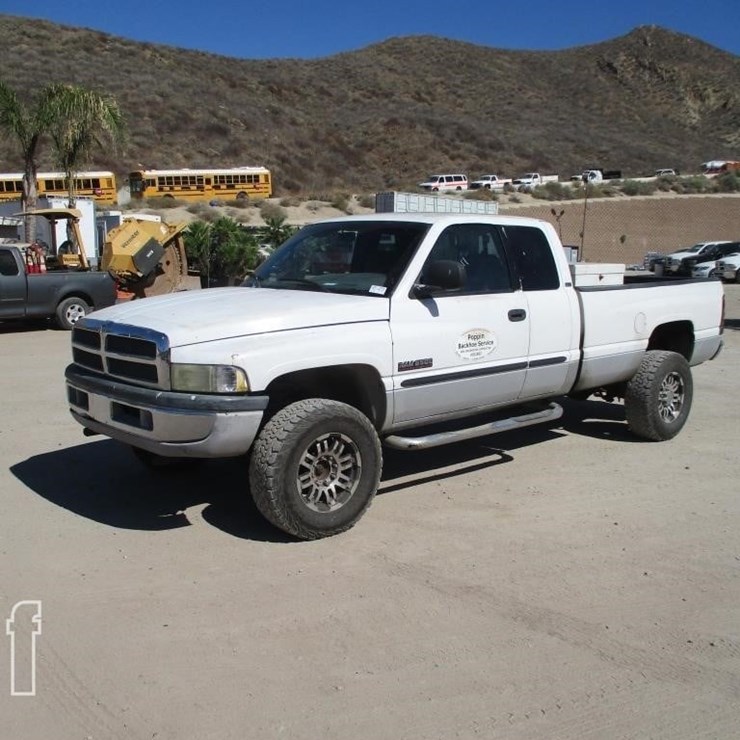 2002 DODGE 2500