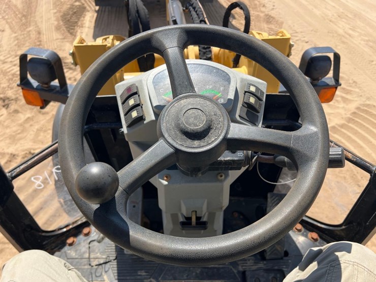 2018-caterpillar-903d-image-32