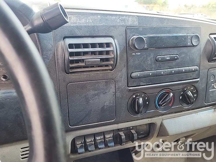 2005-ford-f450-image-35