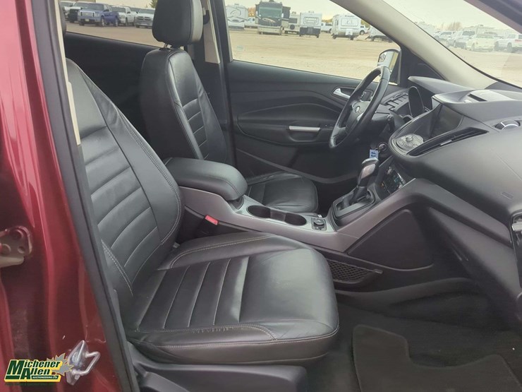2015-ford-escape-se-image-18