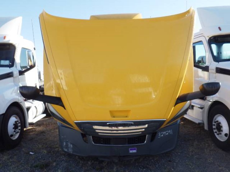 2019-freightliner-cascadia-126-image-18