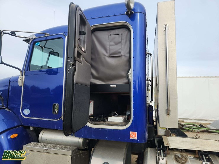 2014-peterbilt-384-image-31