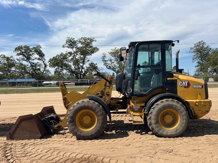 2021-caterpillar-908m-image-1