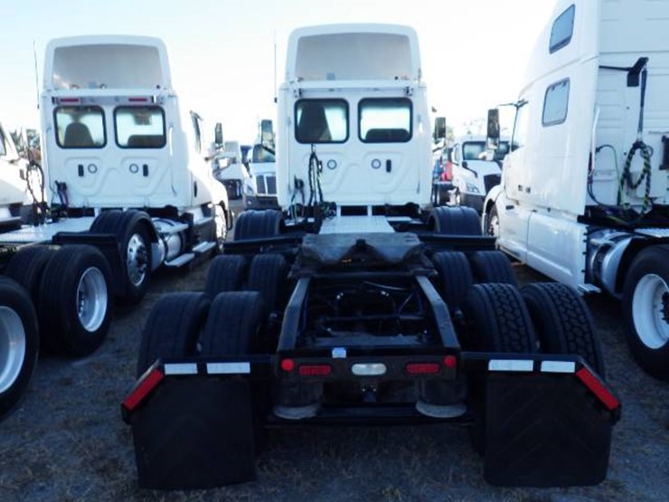 2022-freightliner-cascadia-126-image-8