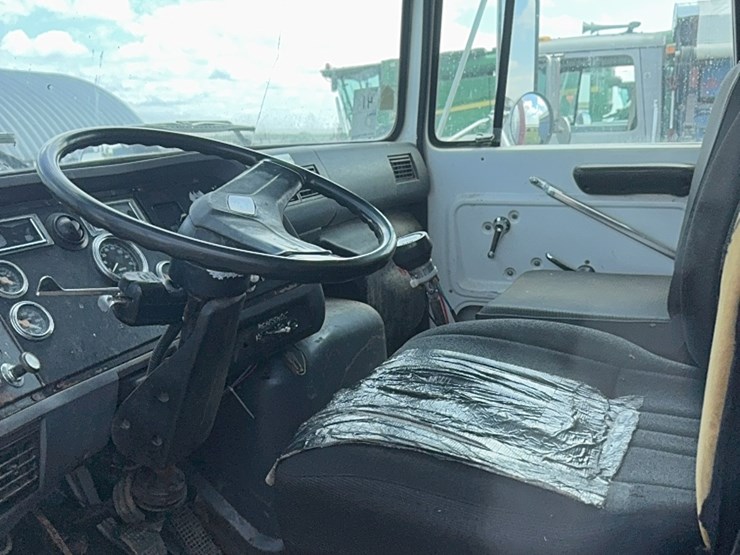 1995-ford-l9000-image-32