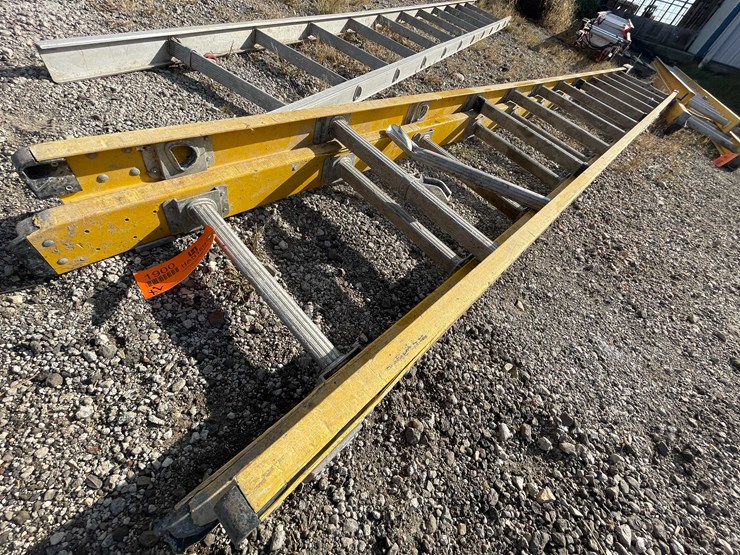 #1900-•-werner-fiberglass-extension-ladder-image-2