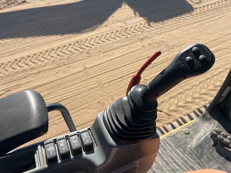 2019-deere-350g-lc-image-40