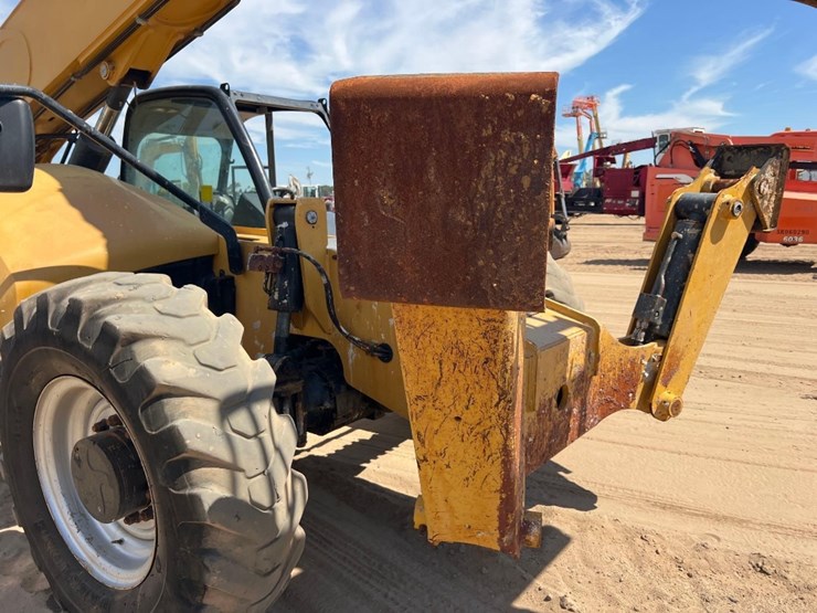 2018-caterpillar-tl1055d-image-15