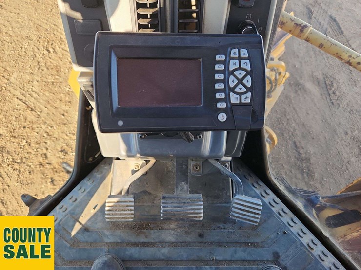 2015-caterpillar-14m-image-19