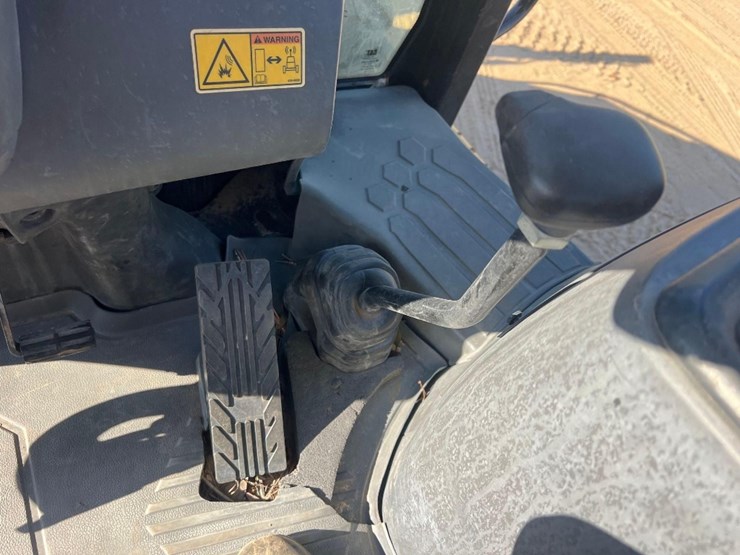 2018-caterpillar-415f2-il-image-36