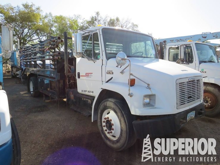 2003-freightliner-fl70-image-2