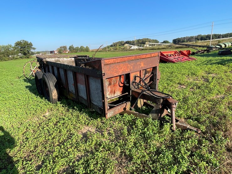 #5041-•-h-&-s-tandem-spreader-for-parts-image-1