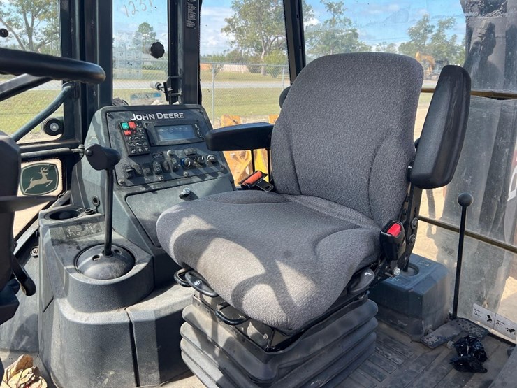 2018-deere-410l-image-30