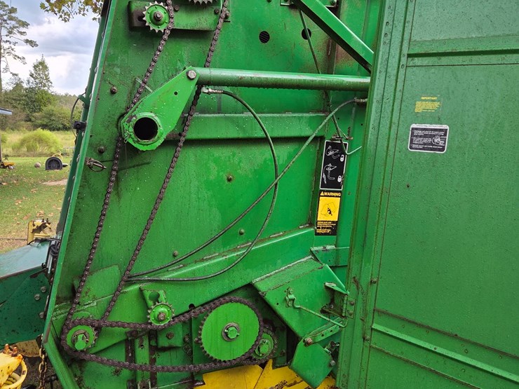 john-deere-335-image-10