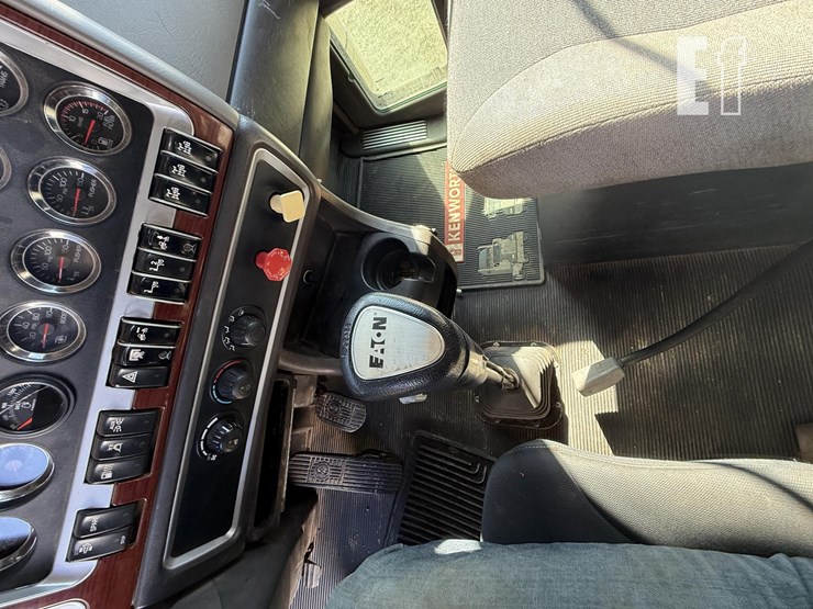 2009-kenworth-t800-image-28