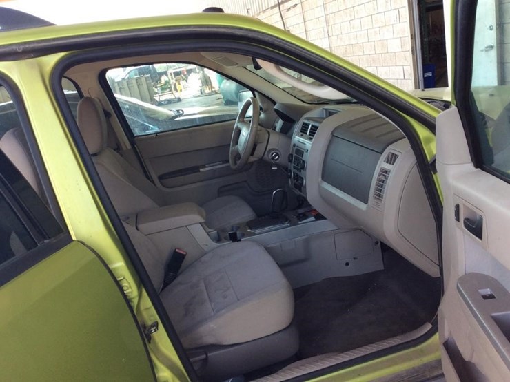 2011-ford-escape-image-9