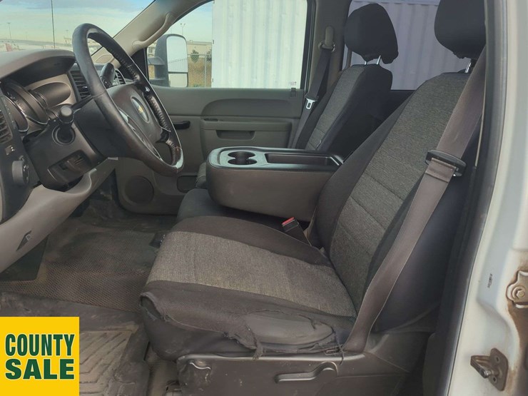 2013-chevrolet-silverado-2500hd-image-15