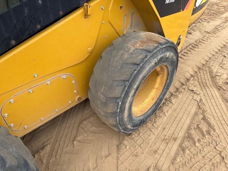 2012-caterpillar-262c2-image-13