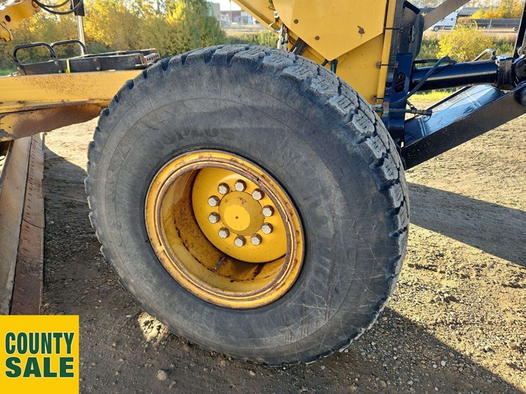 2015-caterpillar-14m-image-30