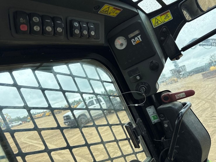 2012-caterpillar-262c2-image-24