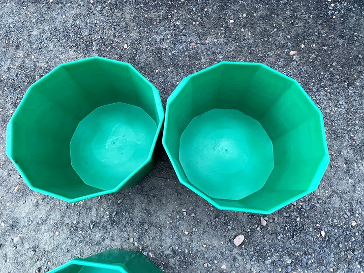 #1687-•-(4)-plastic-tubs-image-4