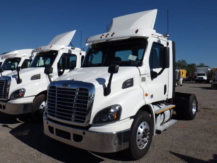 2017-freightliner-cascadia-113-image-1