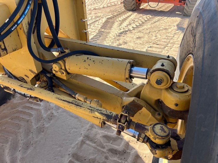 1998-caterpillar-12h-image-15