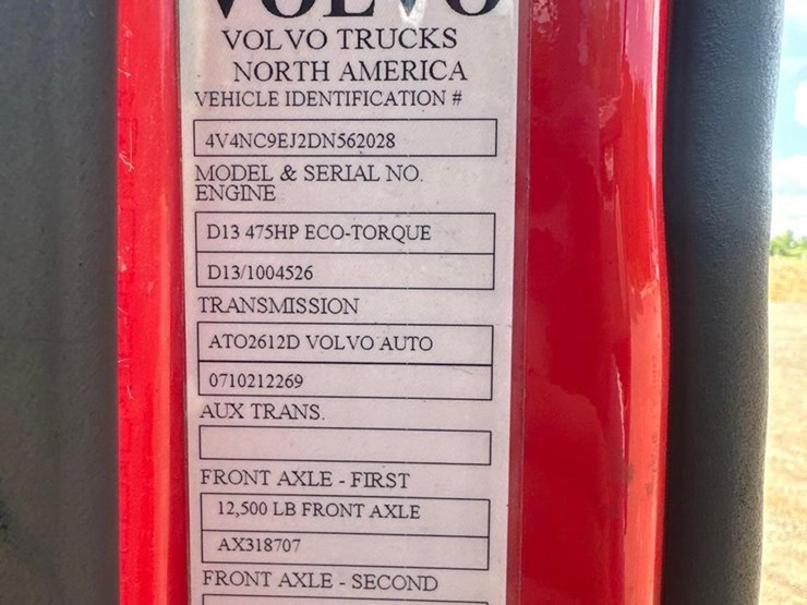 2013-volvo-vnl64t630-image-17