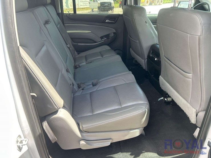 2019-chevrolet-suburban-image-23